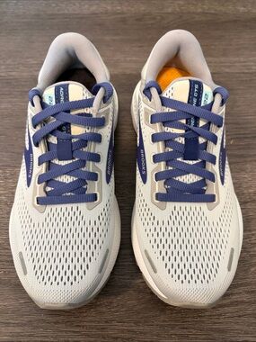 Brooks Adrenaline GTS 22 Women’s Sneakers